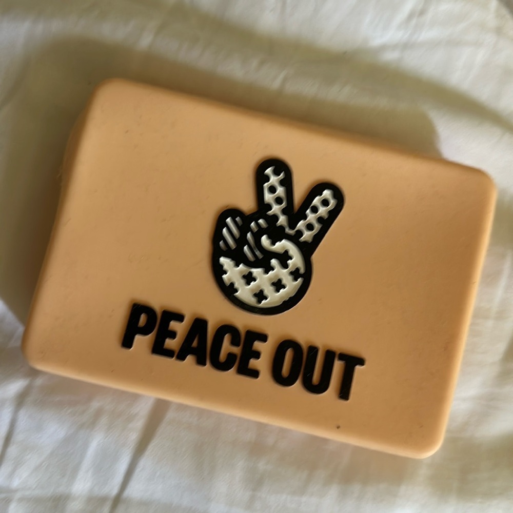 Peace Out Pouch​